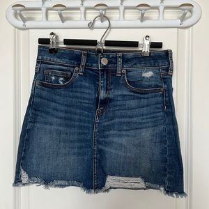 AMERICAN EAGLE distressed denim skirt
